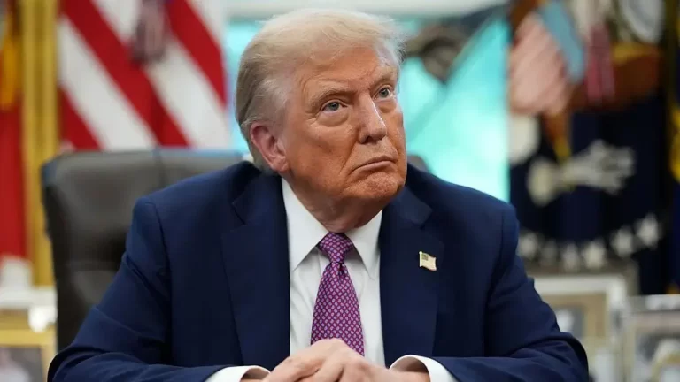 Trump se scarpină cu mâna UE