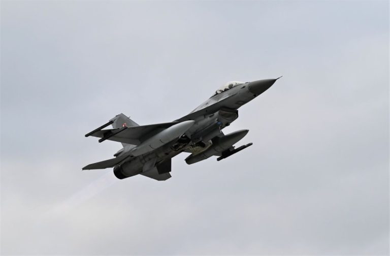BREAKING NEWS: Polonia a doborât drone care au pătruns în spaţiul său aerian în timpul unui atac rusesc asupra Ucrainei: „Încălcare fără precedent”/Tusk l-a informat pe șeful NATO