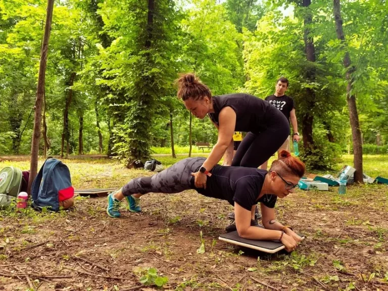 Mișcarea ca terapie socială: cum grupurile de alergare și fitness redefinesc conexiunea în era digitală 
