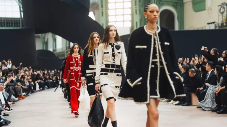 Mize mari pentru high fashion: brandurile pariază pe renașterea luxului