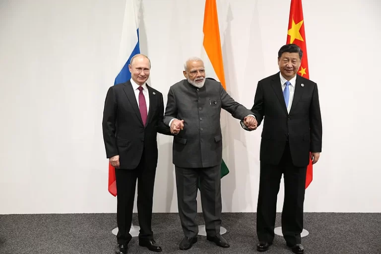 Petrolul a apropiat Rusia, China și India