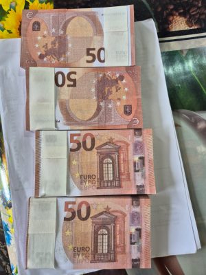 Captură uriașă de bancnote false în Portul Constanța - FOTO Captură uriașă de bancnote false în Portul Constanța - FOTO