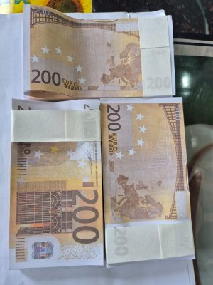 Captură uriașă de bancnote false în Portul Constanța - FOTO Captură uriașă de bancnote false în Portul Constanța - FOTO