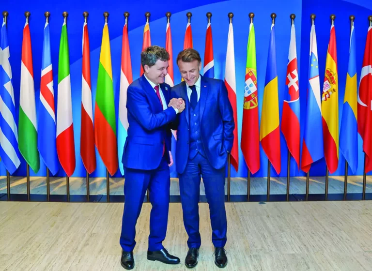 Când Parisul se stinge, România rămâne pe întuneric: MacrON? MacrOFF!