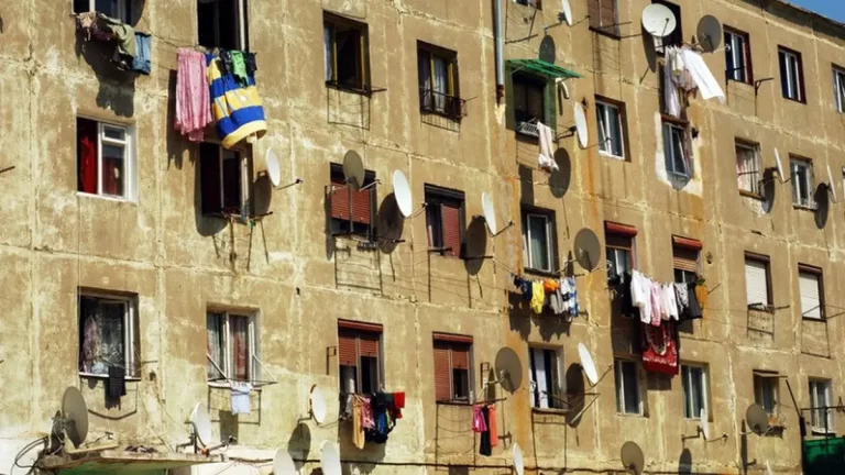 România, ruptă în două: nivel de trai ridicat în Capitală, sărăcie lucie în restul țării