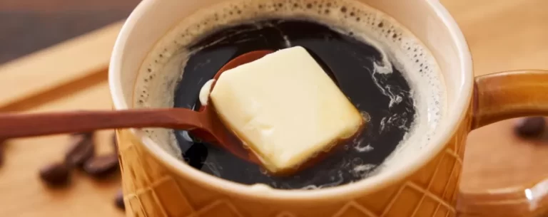 Cafeaua combinată cu ulei MCT — mit biohacker sau real sprijin pentru concentrare?