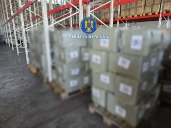 Captură uriașă de bancnote false în Portul Constanța - FOTO Captură uriașă de bancnote false în Portul Constanța - FOTO