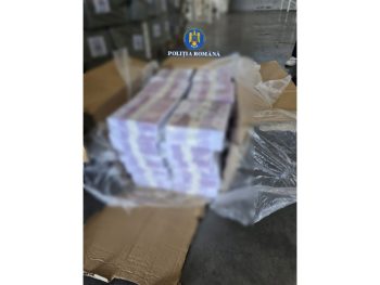 Captură uriașă de bancnote false în Portul Constanța - FOTO Captură uriașă de bancnote false în Portul Constanța - FOTO