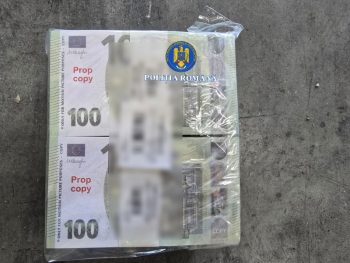 Captură uriașă de bancnote false în Portul Constanța - FOTO Captură uriașă de bancnote false în Portul Constanța - FOTO
