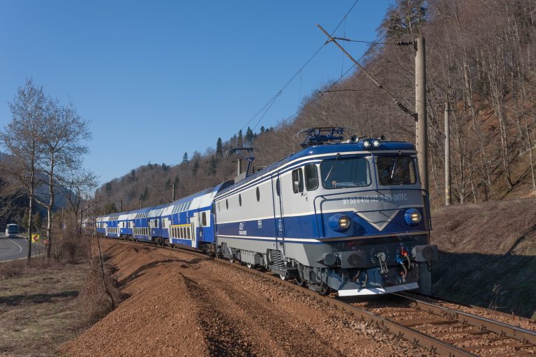 Faliment total. Guvernul Bolojan închide CFR Călători