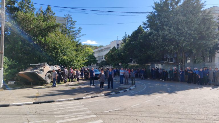 Angajații din industria de apărare ”au luat foc”. Consiliul de conducere, alungat din societate