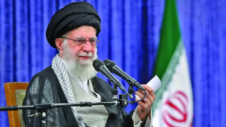 Toamna ayatollahului Khamenei