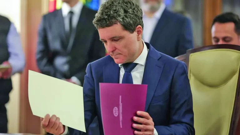 Statul paralel și-a făcut upgrade/Strategia lui Nicușor: trupe afară, frică acasă!