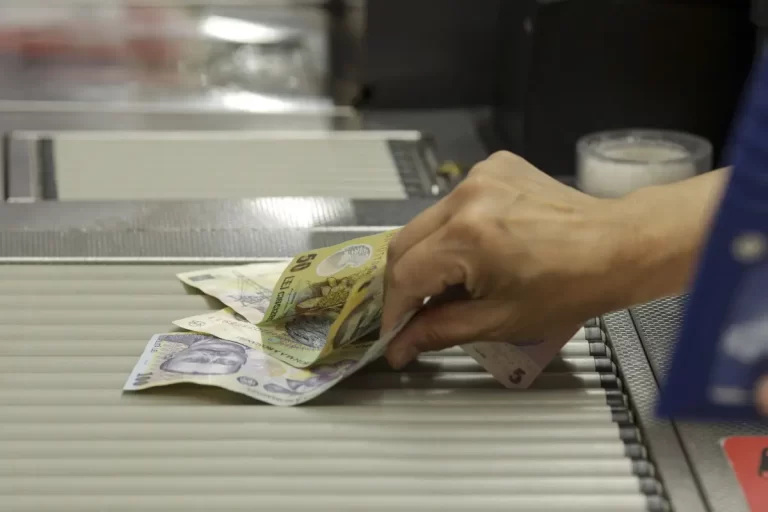 Primul semnal al recesiunii economice. S-a prăbușit consumul