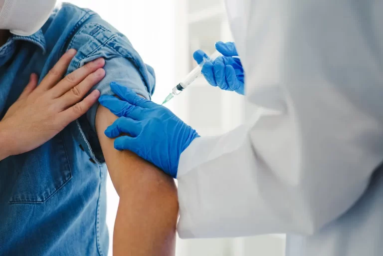 Vaccinul care ucide. Un studiu făcut ca la carte dărâmă mitul imunizării împotriva pneumoniei