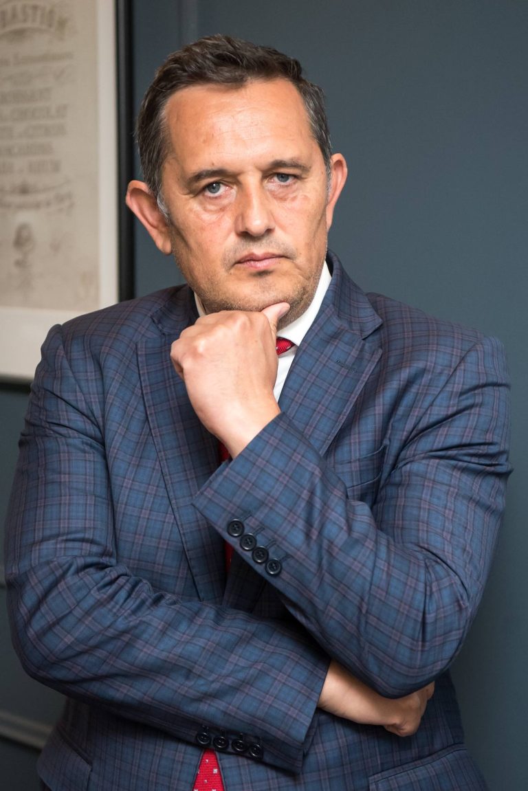 Piperea critică planul de la vârful Guvernului: „Premierul Bolojan vrea să introducă în legislație amenzi de până la 4000 de euro pentru comentarii ne-respectuoase”