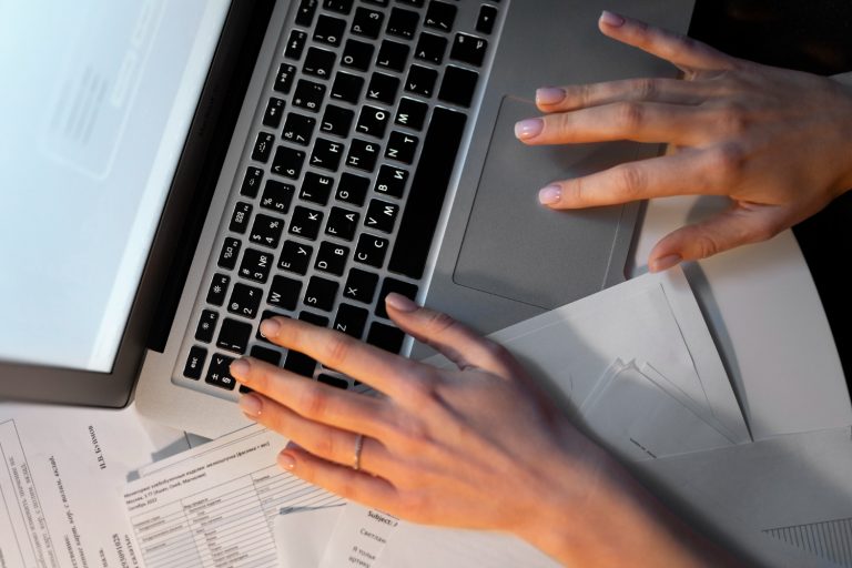 Controale ANAF la persoane care fac bani din OnlyFans și nu numai