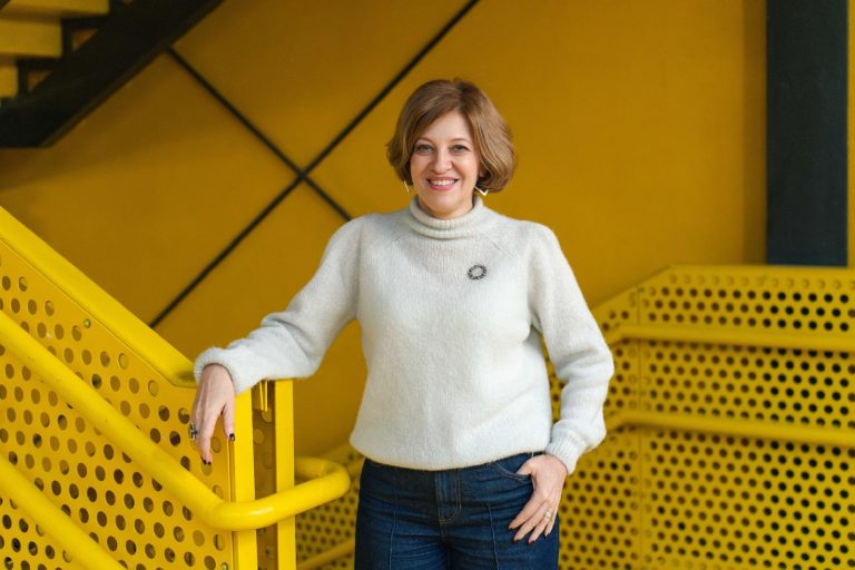 Salarii uriașe la ONG-ul vicepremierului Oana Gheorghiu. Ies la iveală cifre impresionante cu privire la lefurile angajaților „Dăruiește viață”