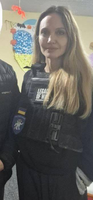 aj - Ziarul National Angelina Jolie