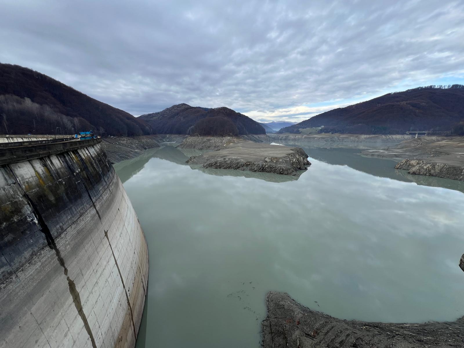 Lucrările la Barajul Paltinu au lăsat zeci de mii de oameni din Prahova şi Dâmboviţa fără apă potabilă. Se cere declararea stării de urgență - Ziarul National