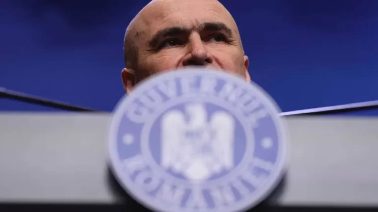 Investitorii fug, Guvernul Bolojan tace, românii rămân pe drumuri și cu rate la bănci