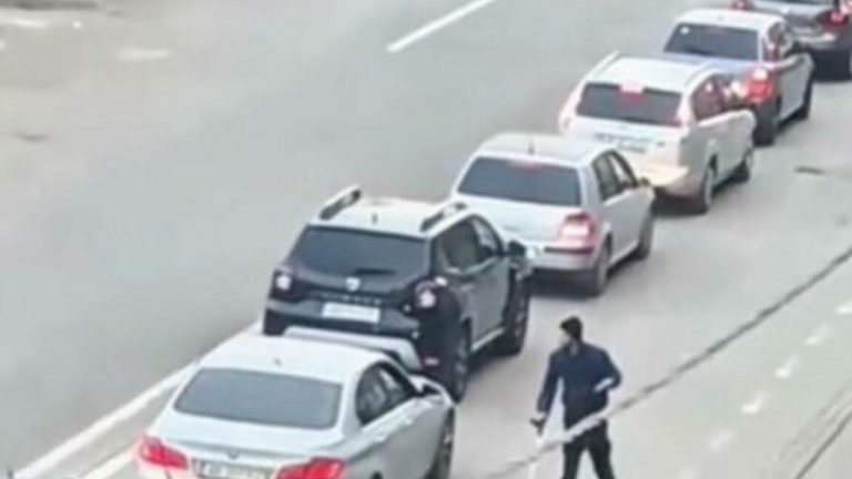 Un cerşetor cu „handicap” din Braşov cerea mila şoferilor, dar, la finalul „programului”, o minune s-a întâmplat. Totul a fost filmat!