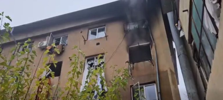 UPDATE. Explozie urmată de incendiu, într-un bloc din Balș. Cinci persoane duse la spital, zeci de oameni evacuați – VIDEO