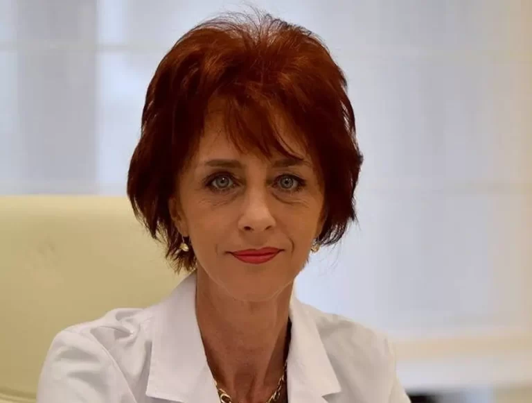 Fenomenul Flavia Groșan.  MEDICUL care a îngenuncheat Sistemul