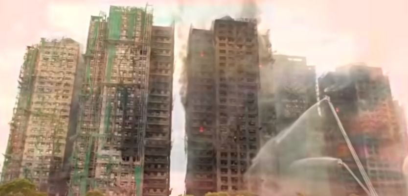„Este sfâşietor”. Incendiul devastator din Hong Kong încă nu a fost stins. Cel puțin 44 de morți, sute de persoane date dispărute – VIDEO - Ziarul National