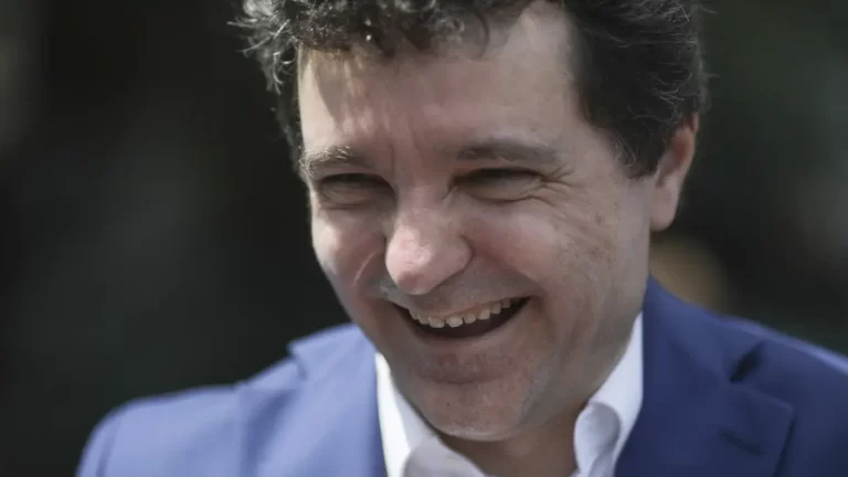 Nicușor Dan se alătură activiștilor de mediu. Hidrocentralele, sabotate de la cel mai înalt nivel