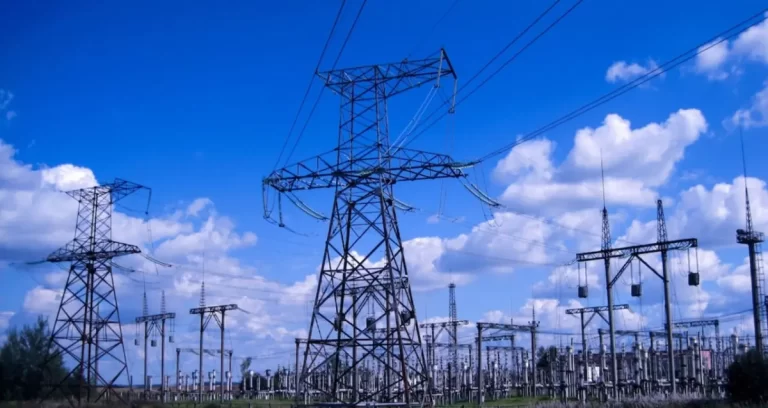 Criză periculoasă în energie. Importăm deja 2.000 MWh și se închid peste 1.000 MW din cărbune