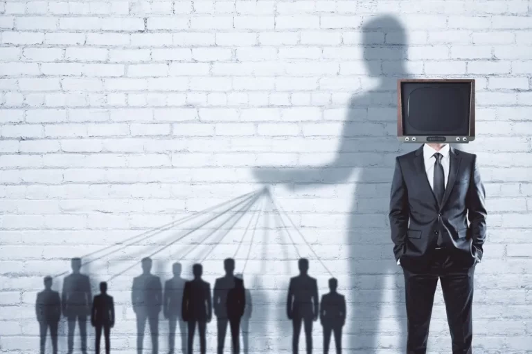 Prăbușirea radio-televiziunilor publice din Europa. Nu vorbesc în numele națiunii, ci în numele clasei politice