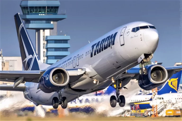 Tarom, din nou în derivă: haos financiar, externalizări forțate și zero strategie