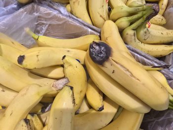 ANPC, controale la marile magazine din București! S-au găsit produse expirate și diferenţe între preţul de la raft şi cel de la casă/Cât au fost amenzile – FOTO - Ziarul National ANPC, controale la marile magazine din București! S-au găsit produse expirate și diferenţe între preţul de la raft şi cel de la casă/Cât au fost amenzile – FOTO - Ziarul National