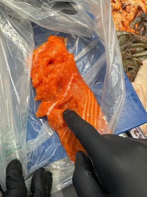 ANPC, controale la marile magazine din București! S-au găsit produse expirate și diferenţe între preţul de la raft şi cel de la casă/Cât au fost amenzile – FOTO - Ziarul National ANPC, controale la marile magazine din București! S-au găsit produse expirate și diferenţe între preţul de la raft şi cel de la casă/Cât au fost amenzile – FOTO - Ziarul National