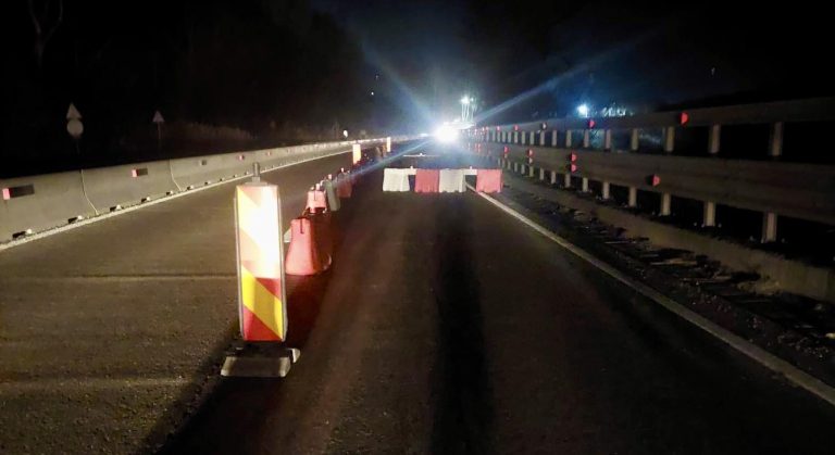 Alunecare de teren, pe DN1, în zona localității Cornu. Circulația, restricționată parțial/Anunțul autorităților