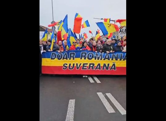 ZIUA NAȚIONALĂ. George Simion s-a întâlnit cu simpatizanţii, la Alba Iulia, și au pornit împreună spre cetate: „Acolo ne vom întâlni toţi patrioţii” – VIDEO - Ziarul National