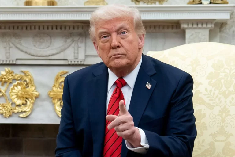 Trump însetat de auto-glorificare