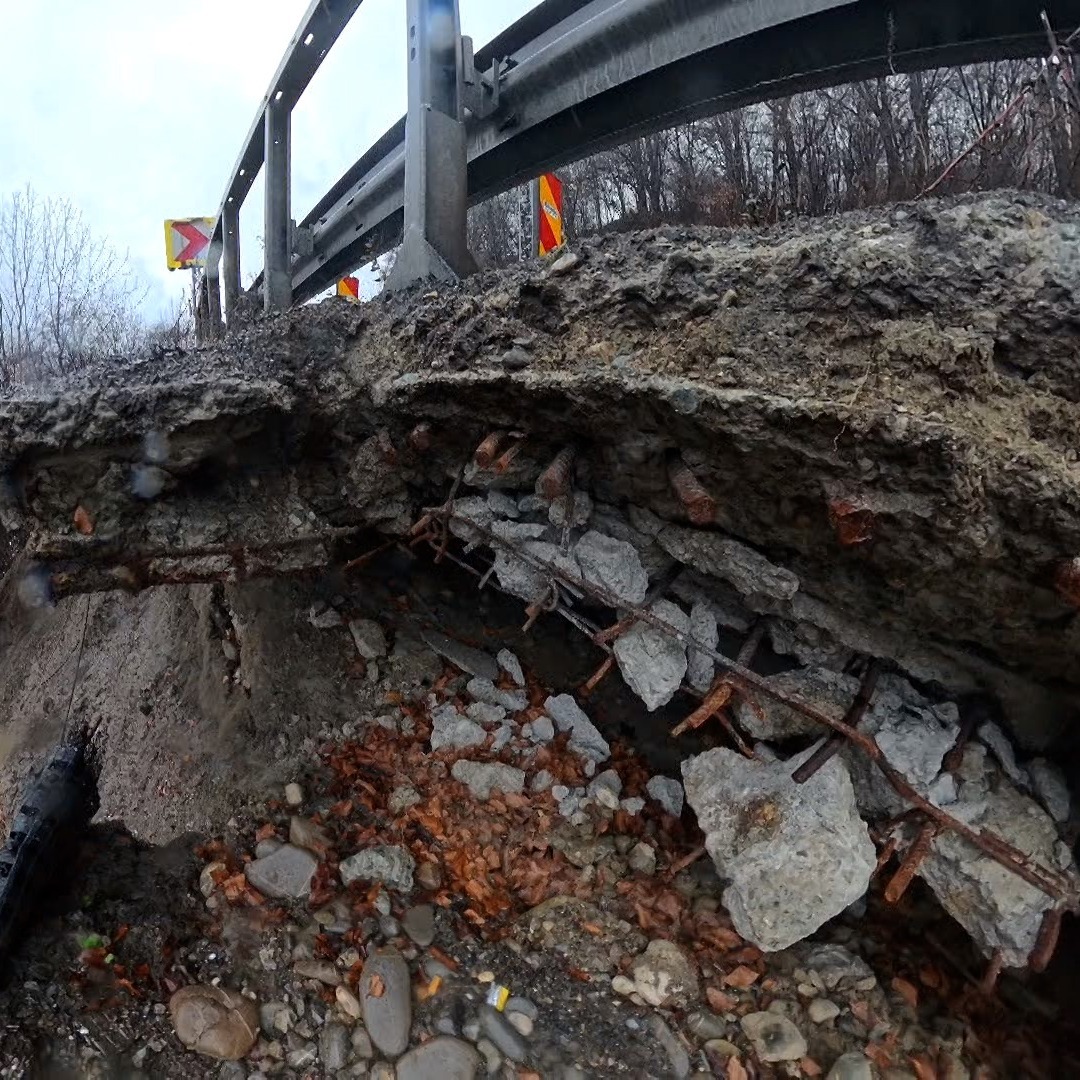 VIDEO Cum arată DN1 după ce s-a surpat la Comarnic. Va fi coșmar să mergi la munte de Sărbători - Ziarul National VIDEO Cum arată DN1 după ce s-a surpat la Comarnic. Va fi coșmar să mergi la munte de Sărbători - Ziarul National