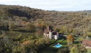 De ce să-ţi cumperi un apartament de lux în Bucureşti, când, cu aceeaşi bani, poţi să te muţi într-un castel medieval din Franţa? Idei pentru achiziţii “istorice” - Ziarul National