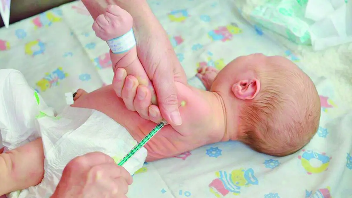 Medicii rup tăcerea. Vaccinarea copiilor înainte de împlinirea a 6 luni este o crimă - Ziarul National