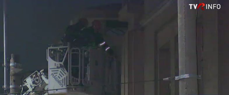 Incident șocant în Capitală, la Gara de Nord! Un bărbat s-a urcat pe fațada clădirii și a aruncat cu pietre. O femeie rănită - Ziarul National Incident șocant în Capitală, la Gara de Nord! Un bărbat s-a urcat pe fațada clădirii și a aruncat cu pietre. O femeie rănită - Ziarul National