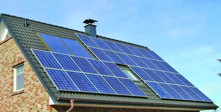 Prosumatorii acuză: Guvernul favorizează marile companii de regenerabile