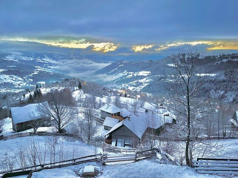 Criza din buzunarele românilor s-a văzut şi în pensiunile de la munte. Micii antreprenori au rămas fără turişti, iar hotelurile negociază tarifele cu clienţii