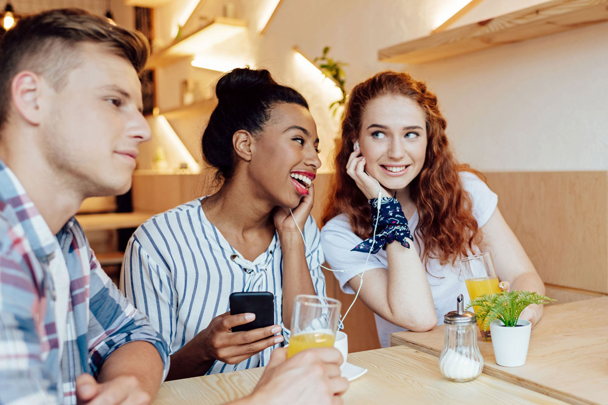 Țara europeană care introduce ora prieteniei pentru a combate singurătatea. Angajații sunt și plătiți să-și ia liber - Ziarul National