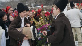 Tradiții și obiceiuri de Anul Nou. Ce trebuie să faci în noaptea dintre ani pentru a avea noroc și belșug - Ziarul National Tradiții și obiceiuri de Anul Nou. Ce trebuie să faci în noaptea dintre ani pentru a avea noroc și belșug - Ziarul National