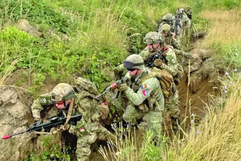 Prăpăd la MApN. Militarii pensionați și familiile lor, dați afară din locuințele de serviciu