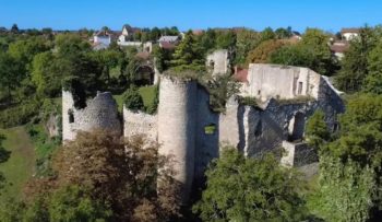De ce să-ţi cumperi un apartament de lux în Bucureşti, când, cu aceeaşi bani, poţi să te muţi într-un castel medieval din Franţa? Idei pentru achiziţii “istorice” - Ziarul National