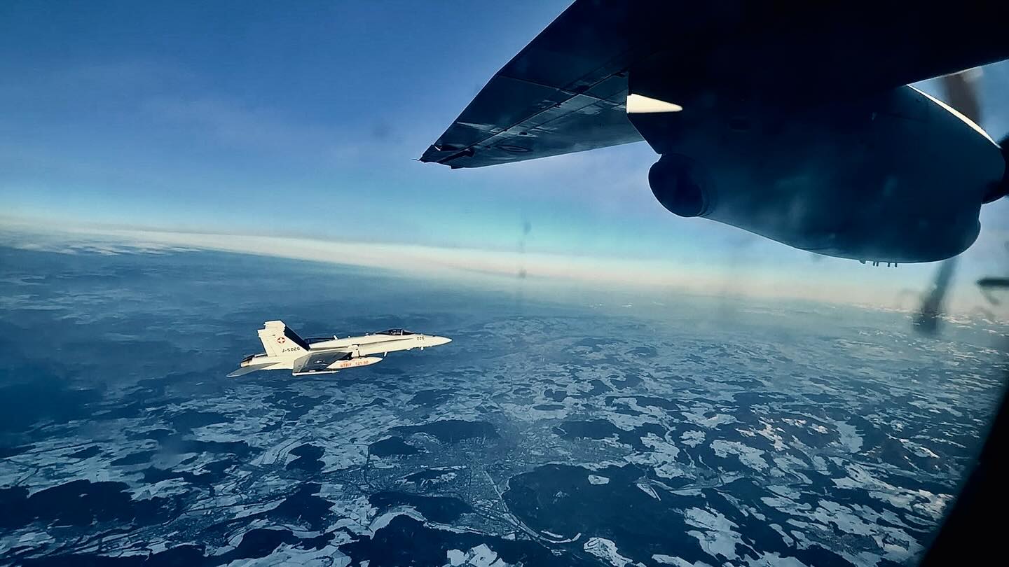 Armata elvețiană face lumină în controversa escortării avionului în care se afla Nicușor Dan - Ziarul National