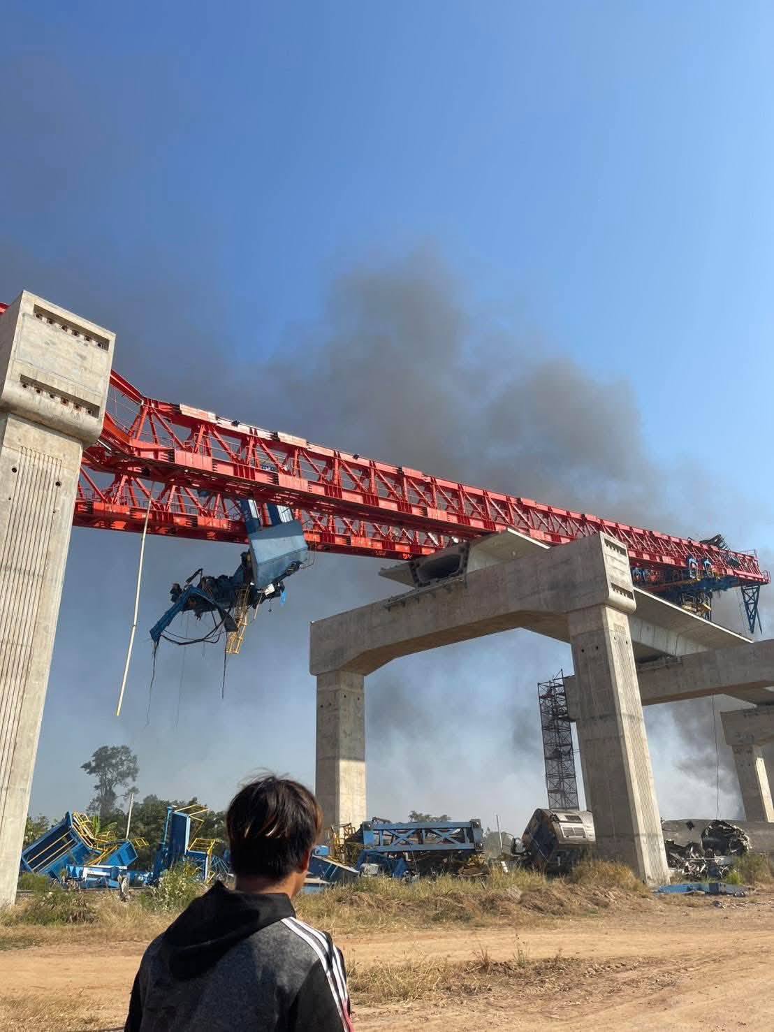 Tragedie în Thailanda. Peste 20 de morți și zeci de răniți, după ce o macara a căzut peste un tren – VIDEO - Ziarul National